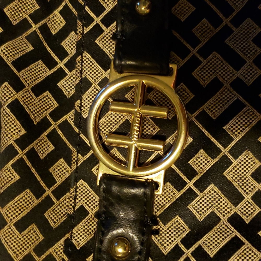 Tommy Hilfiger like new bag. Lots of space. Light weight